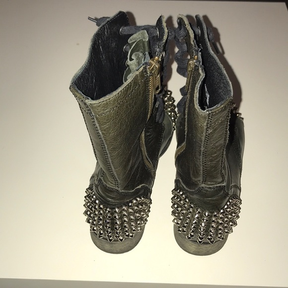 Steve Madden Tarnney boots leather w/ metal studs - Picture 6 of 8